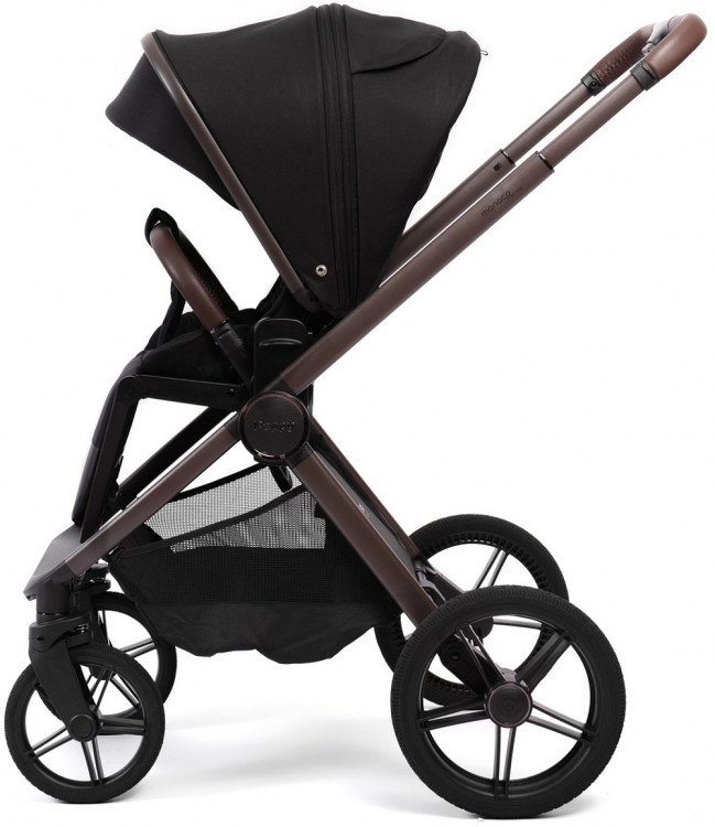 Детская коляска Peppy Soho 3 в 1 с автокреслом Verona Brown Black (черный) рама шоколад Детская коляска Peppy Soho 3 в 1 с автокреслом Verona Brown Black (черный) рама шоколад