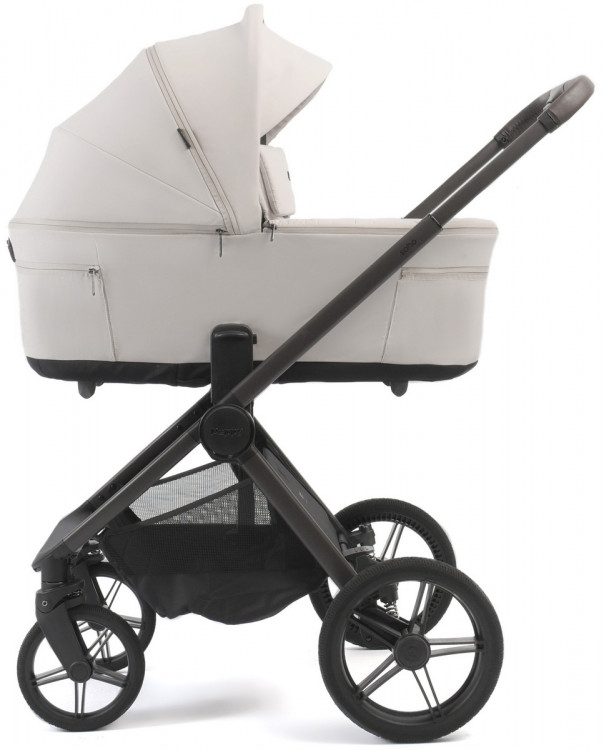 Детская коляска Peppy Soho 4 в 1 с автокреслом Verona Beige и базой Taupe (бежевый), рама серо-бежевый Детская коляска Peppy Soho 4 в 1 с автокреслом Verona Beige и базой Taupe (бежевый), рама серо-бежевый