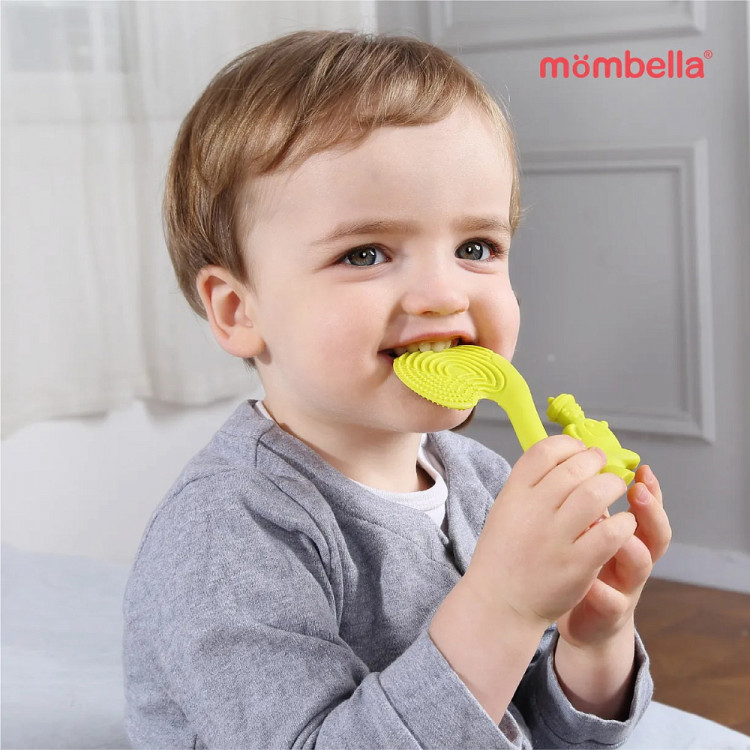 Прорезыватель Mombella Белка, силиконовый красный Прорезыватель Mombella Белка, силиконовый красный